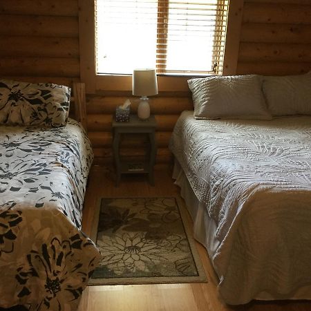 Folding Mountain B & B Fort Nelson Exterior foto