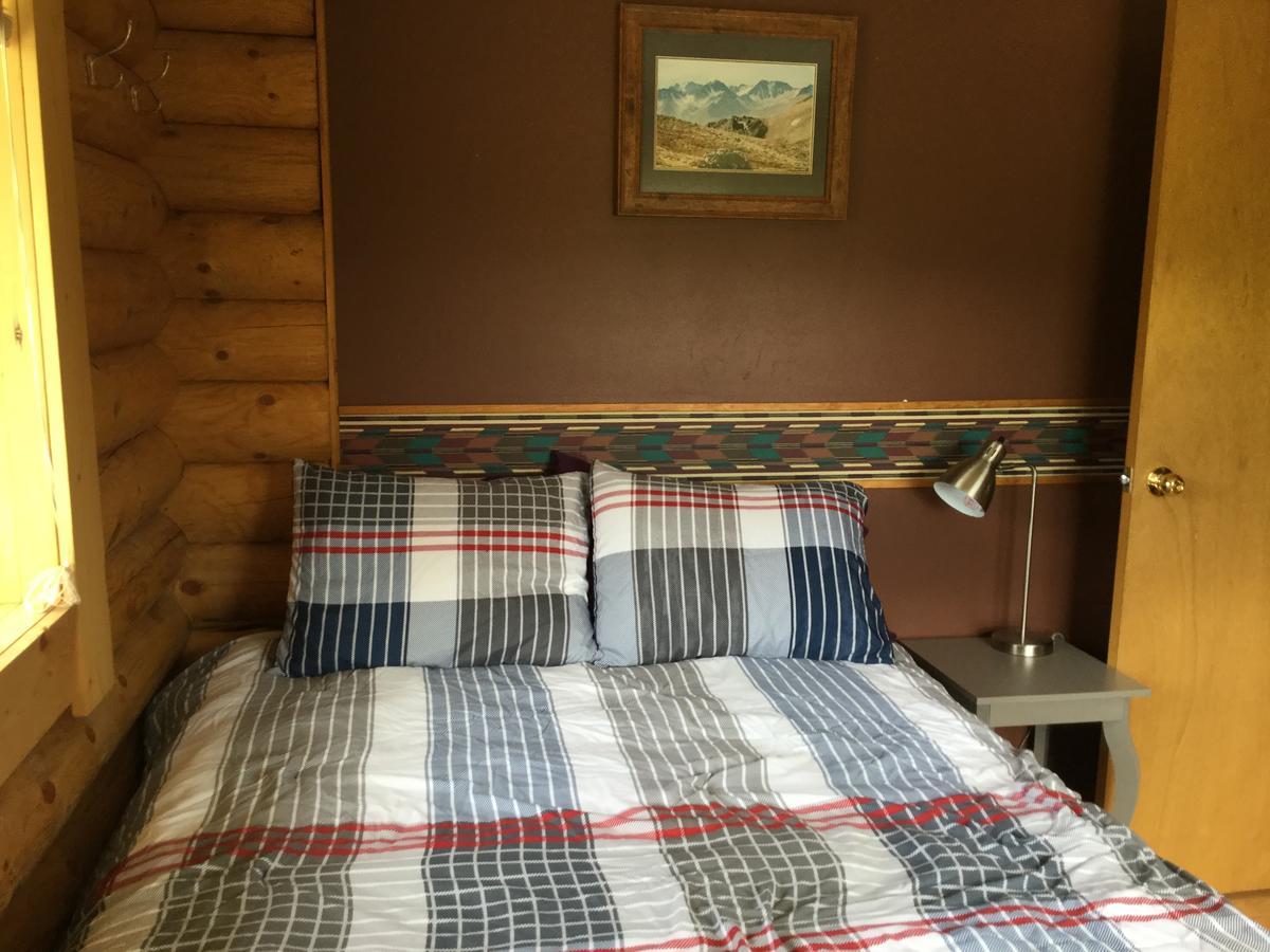 Folding Mountain B & B Fort Nelson Exterior foto